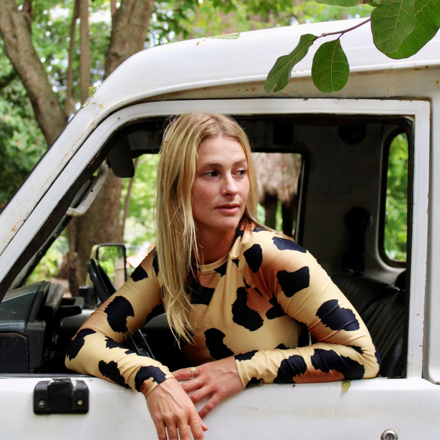 Esdushi Surf clothing - Women's Surf Rashguard - Leopard Wave - - 